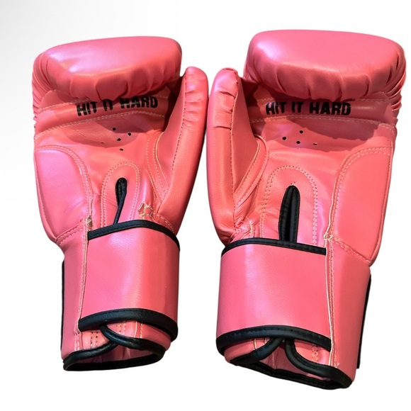 Women’s Hot Pink Title Boxing Gloves, Small - Picture 3 of 12